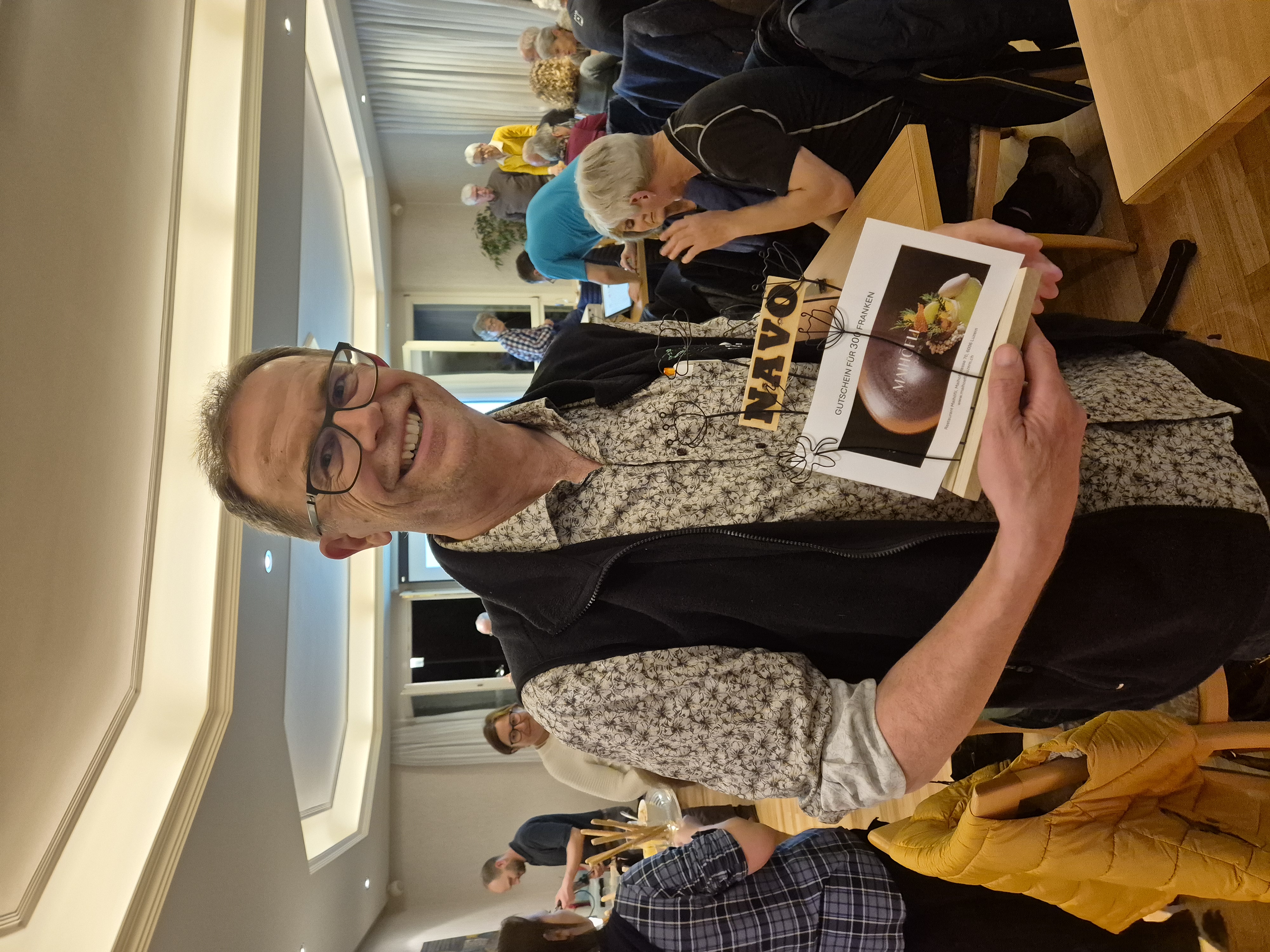 Ruedi mit Abschiedsgeschenk.